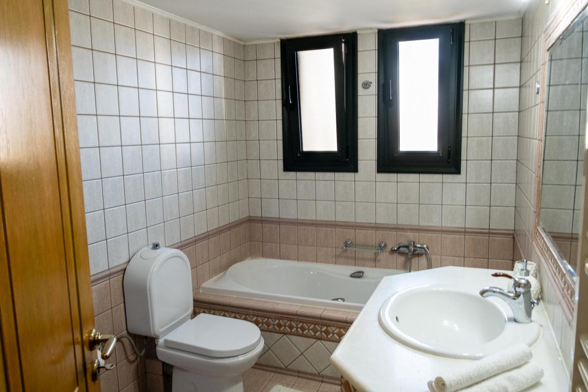 לרפטרה Spacious House In A Quiet Neighbourhood מראה חיצוני תמונה